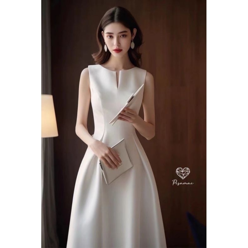 ชุดเดรสสีขาวใส่ออกงาน สวยLuxury Pisamai เดรสแขนกุดสีขาวทรงบาน เรียบหรูดูแพง