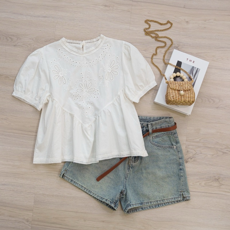 ยกให้เป็นสินค้ามาแรงของวีคนี้ // เสื้อคอตต้อนแขนสั้นแต่งลูกไม้ งานพรีเมี่ยมของแท้