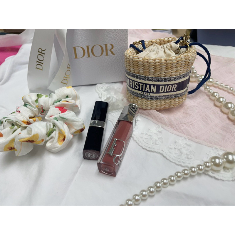 กระเป๋าสาน ใส่ลิปสติก dior gift vip cosmetics แถมสายไข่มุก