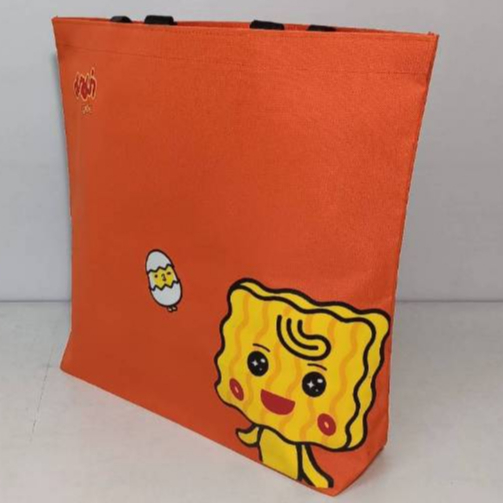 ลดครึ่งราคา กระเป๋าผ้าสังเคราะห์ กระเป๋าห้อยข้าง เนื้อดีไม่เปื่อยง่าย มาม่า ลิขสิทธิแท้