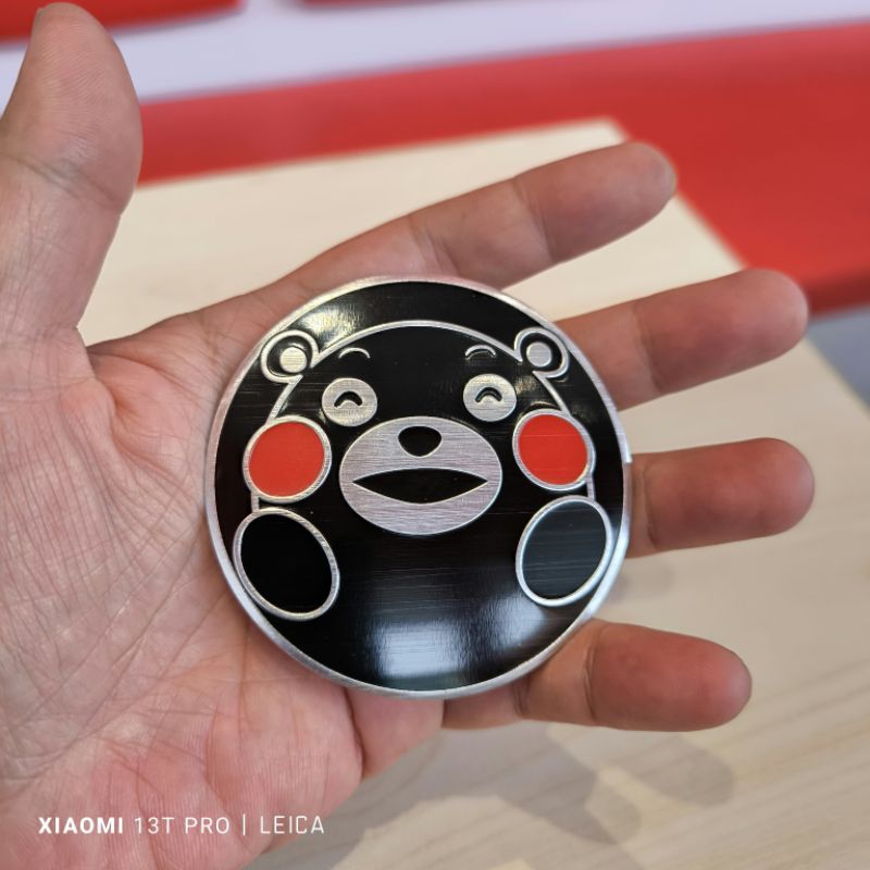 ส่งจากกรุงเทพ โลโก้ คูมะมง kuma คุมะมง อลูมิเนียมบาง ขนาด 7.2 cm กาวสองหน้าพร้อมติดตั้ง HONDA JAZZ CITY CIVIC