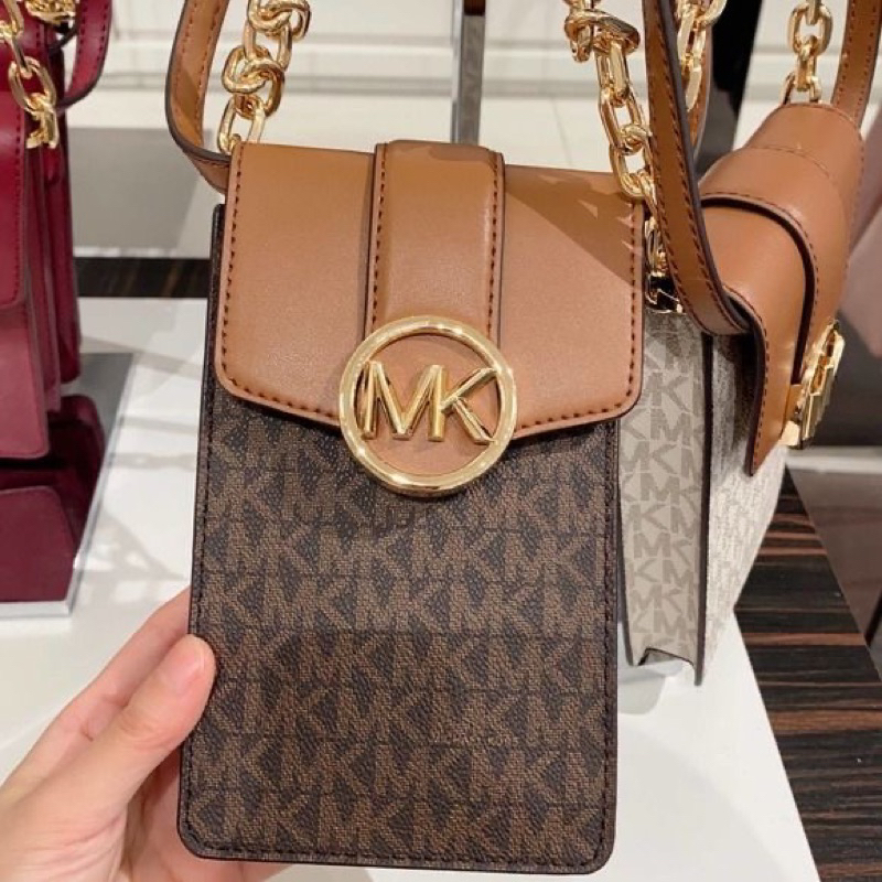 New ✨ MK แท้การันตี 12 pro max ใส่ได้ค่ะ 35S2GNMC5B Michael Kors Carmen Phone Crossbody Bag