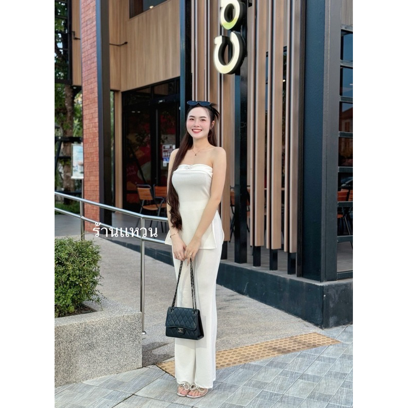 ชุดเซ็ตเสื้อเกาะอก+เข็มกัดโบว์มุก+กางเกงขาม้า ผ้าร่องยืด