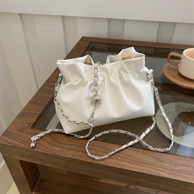 ✨KakBags กระเป๋าสะพายหลังสายโซ่ออกแบบเฉพาะของเกาหลีผู้หญิงระดับไฮเอนด์หนังมันแว็กซ์กระเป๋าเป้สะพายหลังขนาดเล็ก