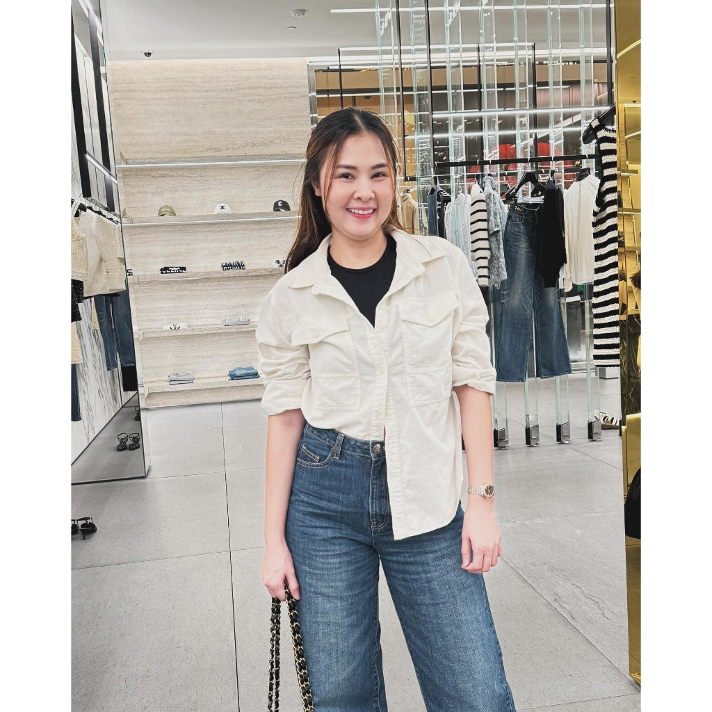 SH-67606 เสื้อเชิ้ตเส้นใยผ้าลูกฟูกสีขาว Off-white คอปกแขนยาว มีกระเป๋าหน้า การตัดเย็บโดยช่างเทคนิคเฉพาะทาง