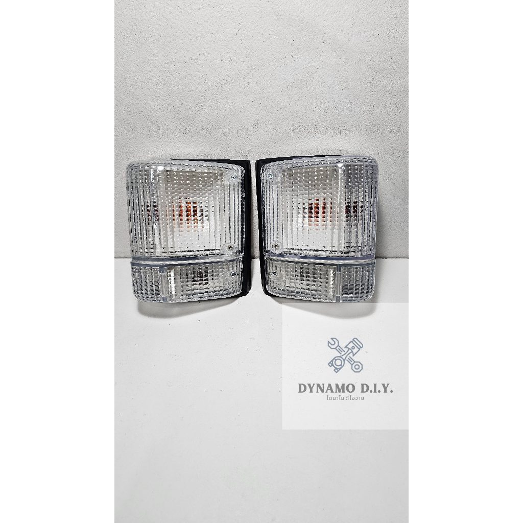 ไฟมุม ไฟเลี้ยวมุม ไฟหรี่มุม Isuzu Rocky ร็อกกี้ 24V เลนส์ขาวล้วน ทั้งชุดพร้อมขั้วและหลอด (เลือกข้าง/คู่ ได้)
