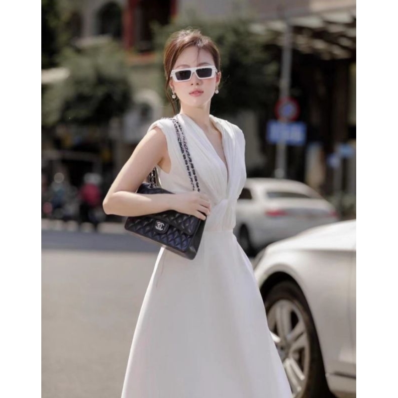 French Korea เดรสคุณนาย สวย Luxury มาก เดรสแขนกุดผ้าย่นดีเท็ลมัดหน้าสีขาวตัวบานยาว ใส่ออกงาน หรูมาก Pisamai