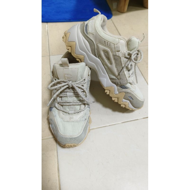 ขายรองเท้า FILA มือสอง