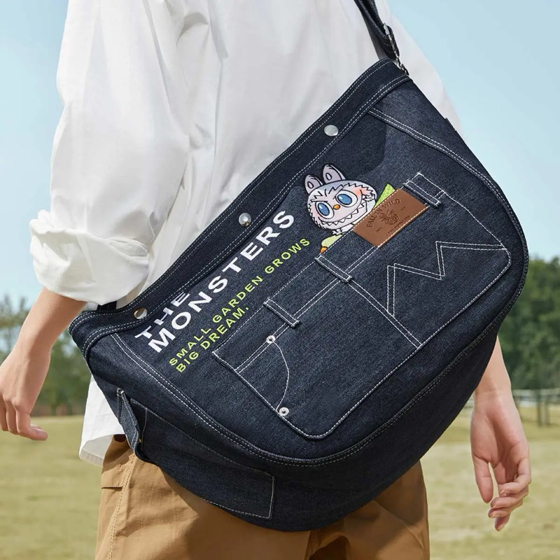 พร้อมส่ง กระเป๋ายีนส์ ลาบูบุ แท้ % | Labubu Fall In Wild Messenger Bag