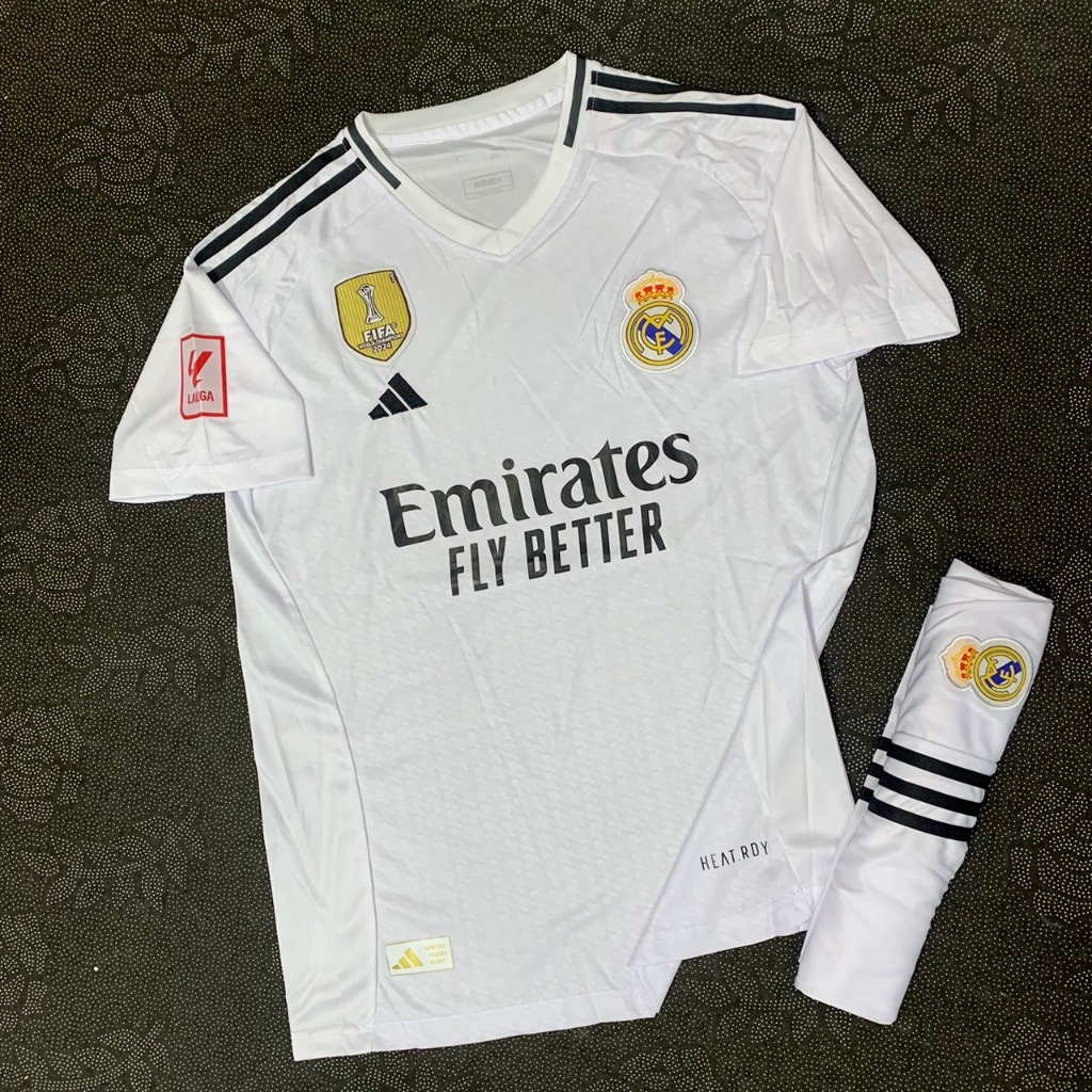 เสื้อฟุตบอล เสื้อพร้อมกางเกงชุดกีฬาใหม่ล่าสุด เนื้อผ้าดีใส่สบาย