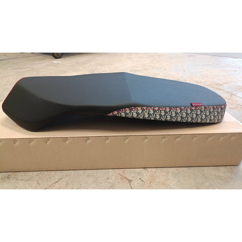 เบาะGiorno ปาด2ตอน  (รุ่นกันน้ำ) ลายแบรนด์เนม เบาะจีออโน่ เบาะHonda Giorno  เบาะแต่งGiorno จีออโน่ เ