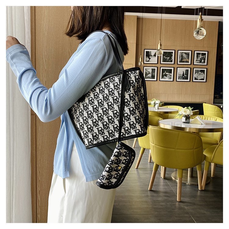 กระเป๋าถือสำหรับผู้หญิงมีกระเป๋าตังค์เล็กแถมด้วย