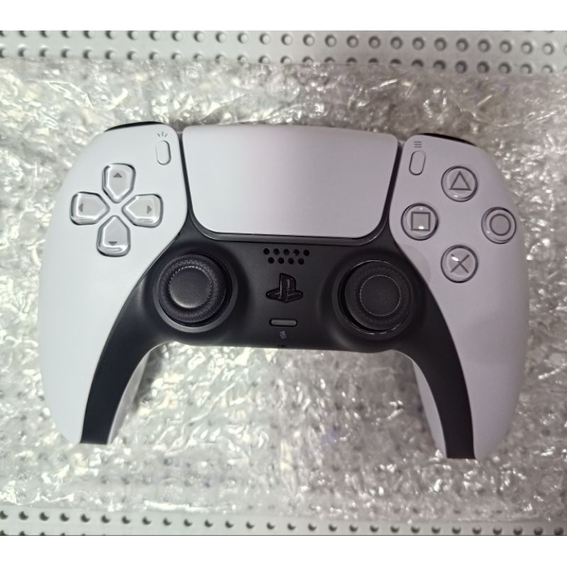 จอย PS5 ของแท้ (สินค้ามือ2) : JOY PS5 DUALSENSE WIRELESS CONTROLLER สีขาว สภาพสวยงาม (ไม่มีกล่อง)
