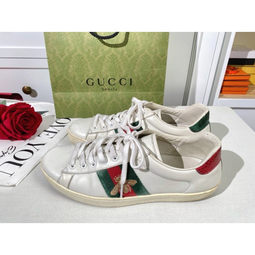 รองเท้า Gucci embroidered Ace sneakers