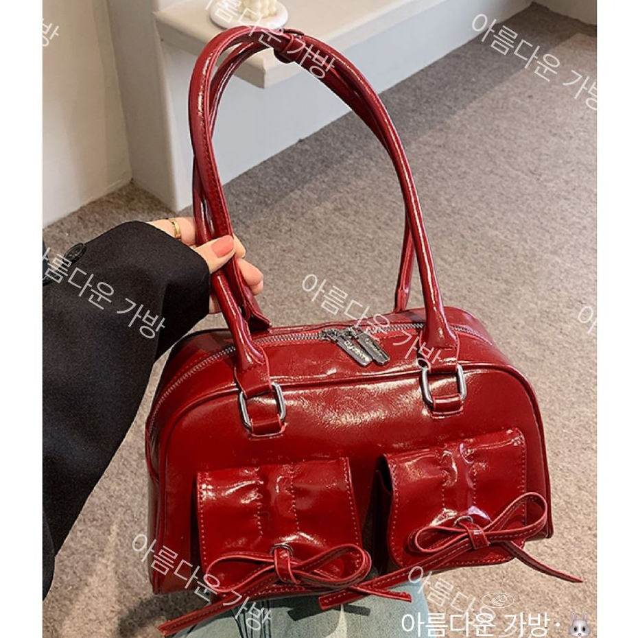 กระเป๋าสะพายไหล่หนัง รุ่น lale PU สุดชิค มี 5 สีเเต่งกระเป๋าเล็กด้านหน้าโบว์ระบาย งานหนังเงามัน