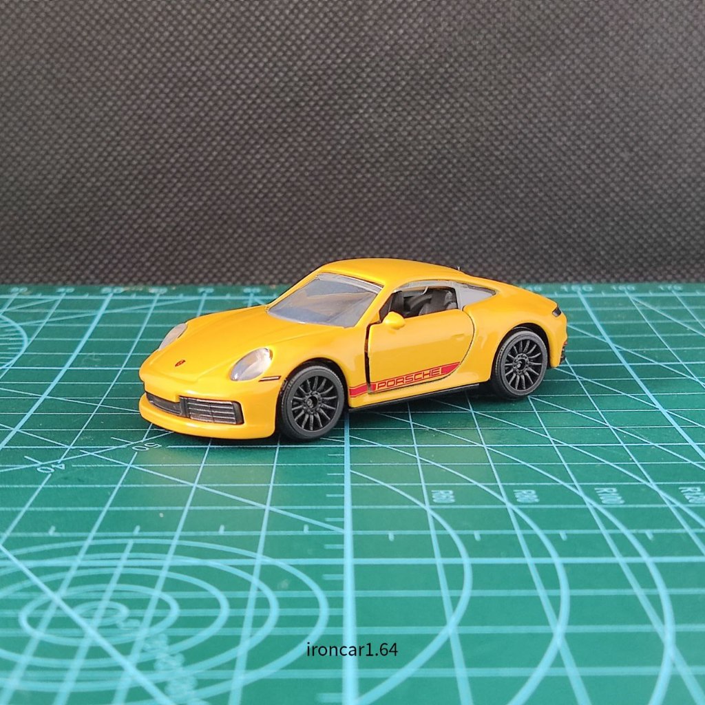 โมเดลรถ majorette porsche 911 carrera s สีเหลือง หายาก