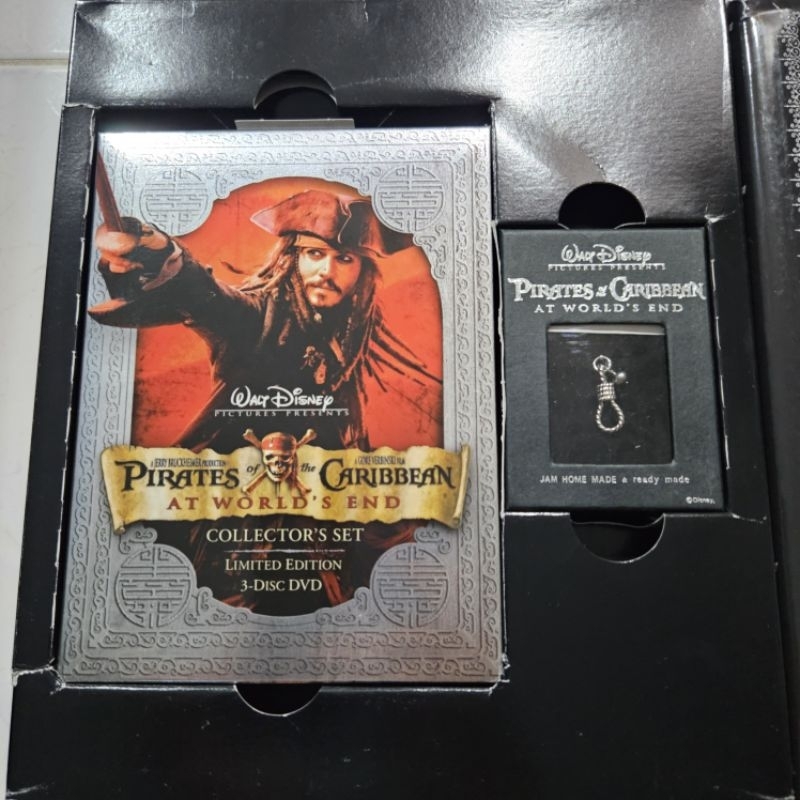 สำหรับสายสะสม DVD Pirate of The Caribbean At World End พร้อม หนังสือ