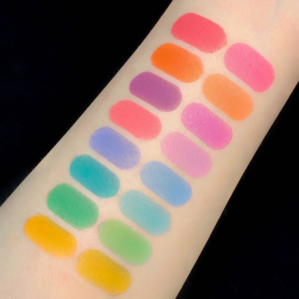 พร้อมส่ง ผงไล่สีเล็บออมเบย์ 16 สีแบบตลับ