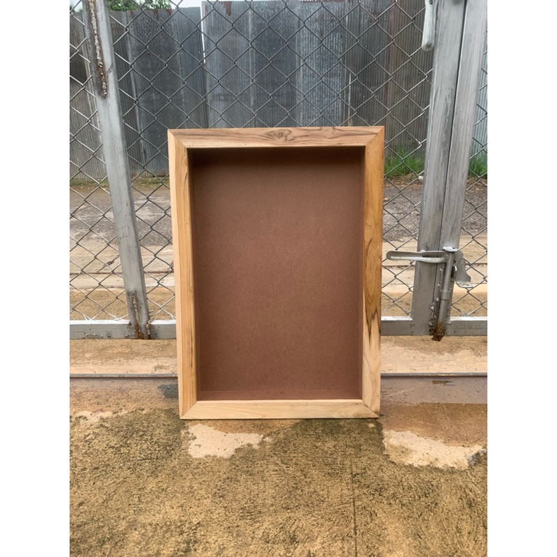 กรอบภาพปะติด 15“x22” ขอบ 1.5“ ลึก2.5”และลึกขนาดอื่นๆ(ทำโครงไม้ภายในแล้วเอาไม้อัดปิด)สามารถสั่งทำตามขนาดที่ต้องการได้ครับ