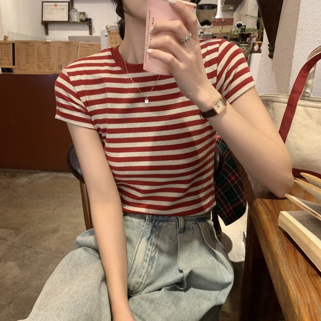 Rita พร้อมส่ง🎄เสื้อยืดแฟชั่นคริสต์มาส เสื้อแดง เสื้อคริสต์มาสเสื้อยืด แขนสั้น แขนยาว ผ้าฝ้าย ลายทาง เรียบง่าย สไตล์เกา - รูปที่ 3