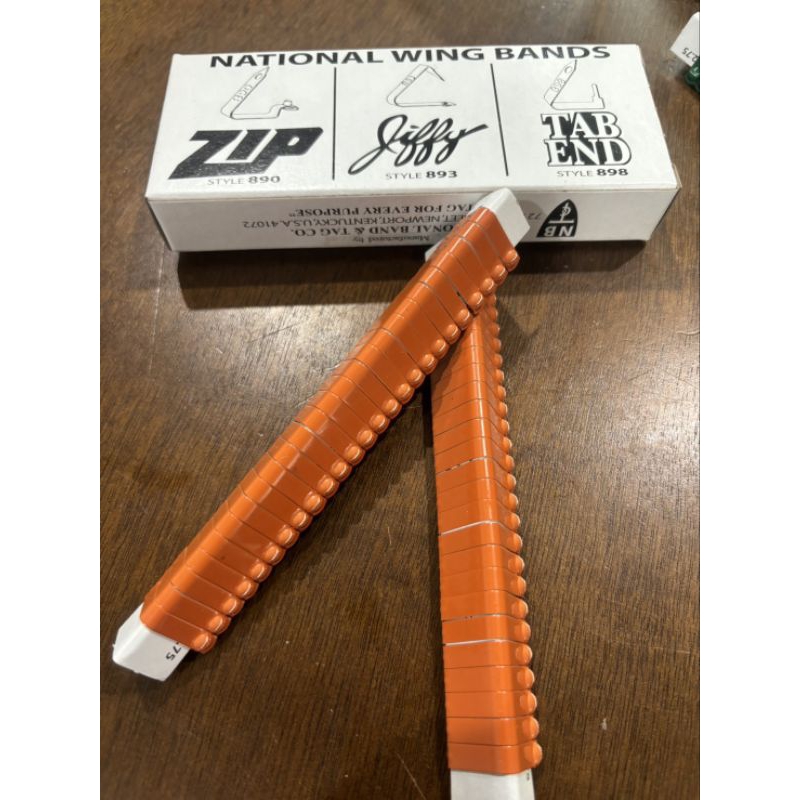 กิ๊ฟติดปีกไก่ชน กิ๊ปติดปีกไก่ สีส้ม(1 ชุด=10ชิ้น) พร้อมพิมพ์ชื่อซุ้มและNo. สลักด้วยเครื่อง Marking laser