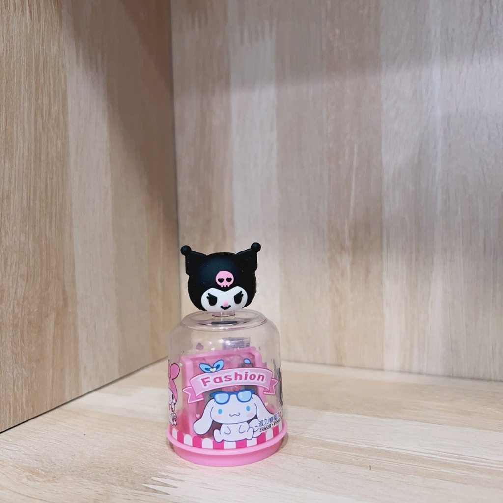 เครื่องเหลาดินสอ น่ารัก คมนาน ทำให้เหลาแล้วไส้ดินสอไม่หักง่าย SANRIO มีช่องเหลา 2 ช่อง สำหรับหัวเล็ก และหัวใหญ่ มี 4 ลาย