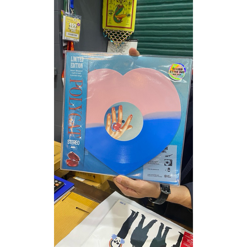 แผ่นเสียง Polycat 1LP Heart Shaped Half & Half Colured Vinyl