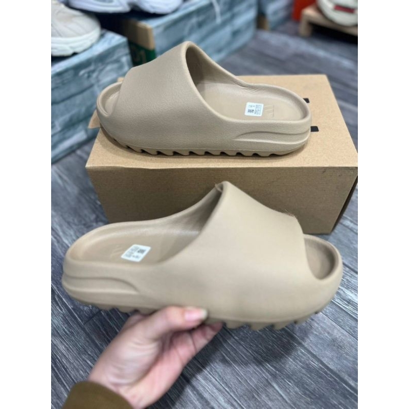 รองเท้าแตะ YEEZY SLIDE​ รองเท้าแตะผู้ชาย ผู้หญิง🌟ผิวหยาบ พื้นโลโก้ ปั้มใน QR CODE ✔️มีป้าย มีกล่อง📦 ชนSHOP2024