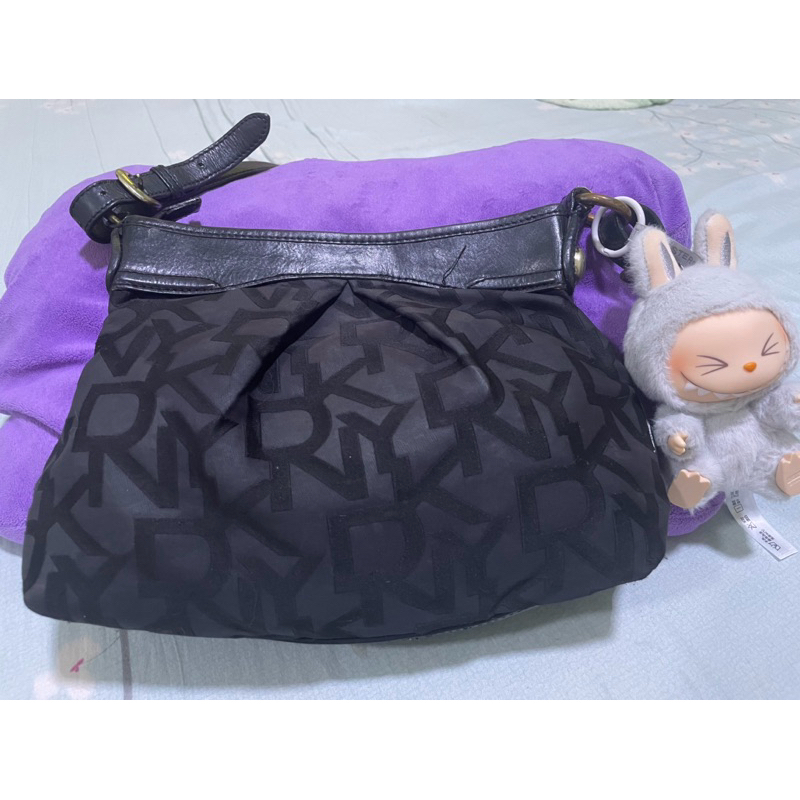 กระเป๋า DKNY cross body มือสองของแท้