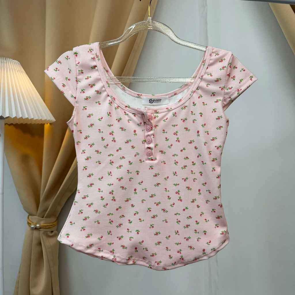 เสื้อยืดแขนสั้น ครอปBABYTEE ลายดอกไม้น่ารัก 🐰 ดีเทลติดกระดุม  ผ้ายืดเยอะใส่สบาย  รุ่น ส้มเช้ง - รูปที่ 3