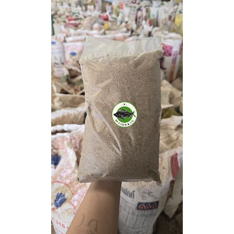 ปลาป่น 1 kg โปรตีน 45-50% ใช้ผสมอาหาร เช่น หมู ไก่ ปลา เป็ด กบ ไร หรือ สัตว์เลี้ยงอื่นๆ หรือใช้เป็นผสมเหยื่อตกปลา