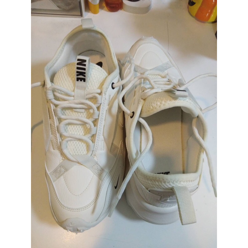 Nike รองเท้าผู้หญิง TC 7900.