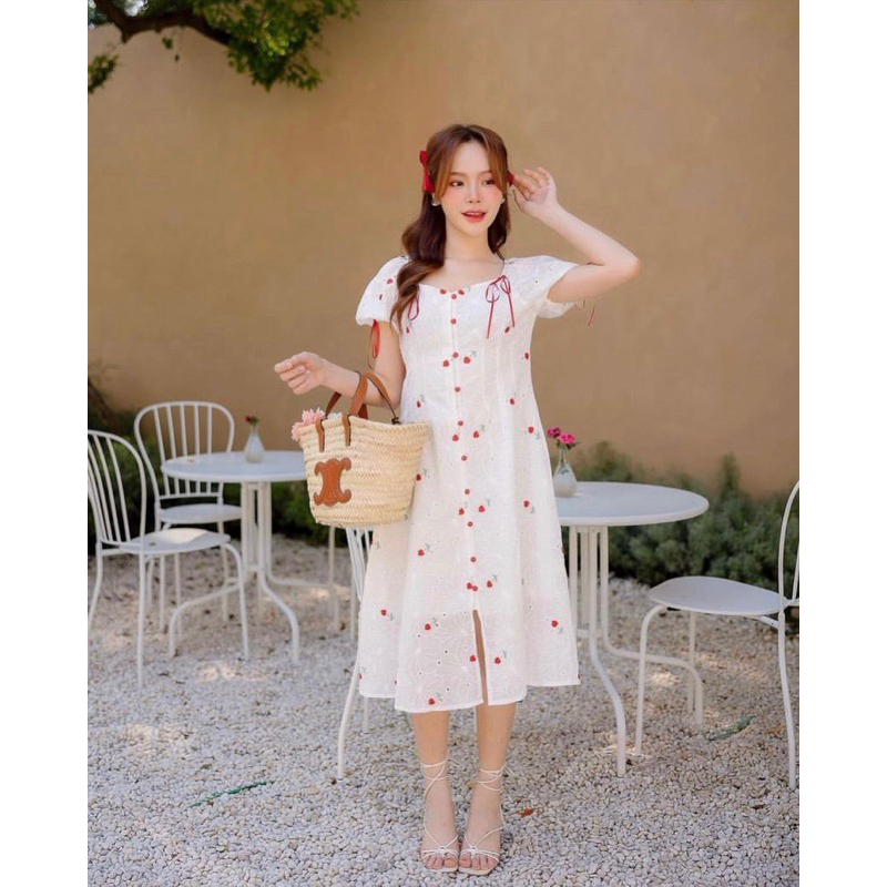 On.December25_lilyrosedress