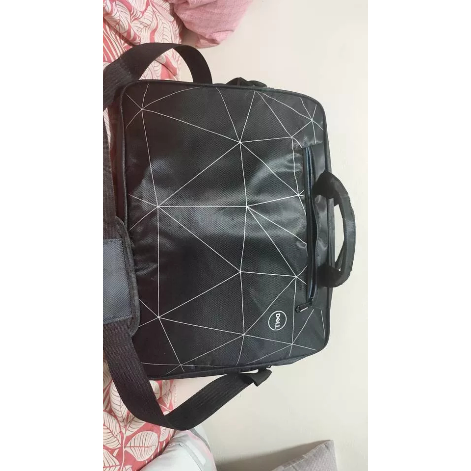 กระเป๋าใส่โน๊ตบุ๊ค Dell ขนาด 15.6 นิ้ว สะพายข้าง สีดำ กระเป๋าลายสก๊อต พร้อมสายคล้องไหล่