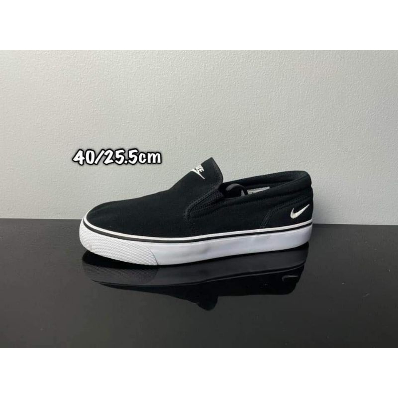 รองเท้ามือสอง Nike Toki Slip On