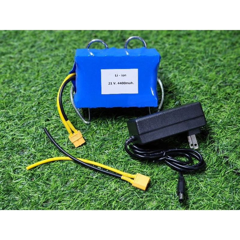 แบตลิเธียม 5s 21v 4400mah. **แบตใหม่มือ1** พร้อมชุดชาร์จ 2A **แอมป์เต็มแท้** Li-ion แบตเตอรี่ diy 18