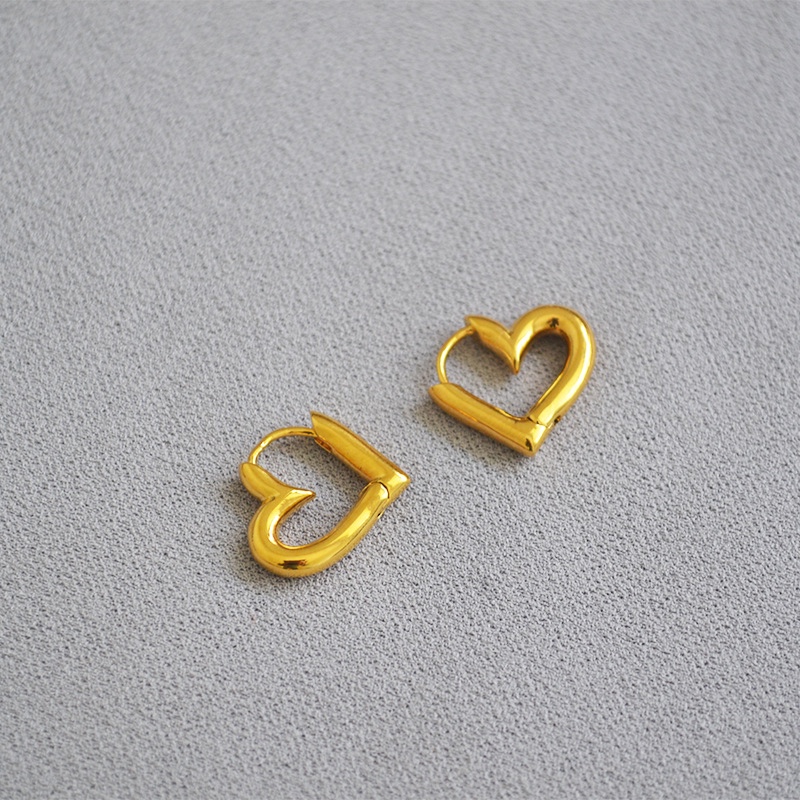 LAC.COLLECTION - Hearty Huggie Hoops/ ต่างหูรูปหัวใจ