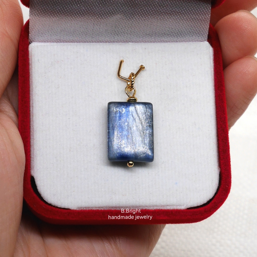 จี้หินนำโชค ไคยาไนท์ Kyanite (หินปลดหนี้) งานทำมือ 100% พร้อมส่งค่ะ