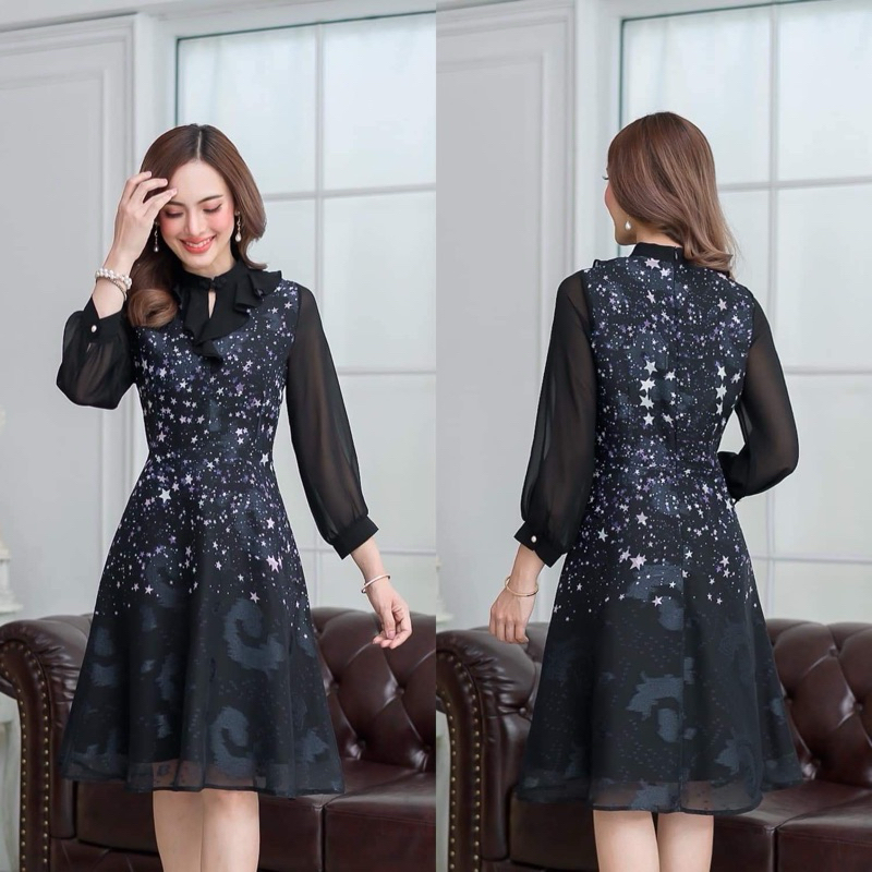 เดรสสีดำ แขนยาว มีดีเทลผ้ารูปดาว ป้าย ALERT [สินค้ามือ 2 ✌🏻] size : S