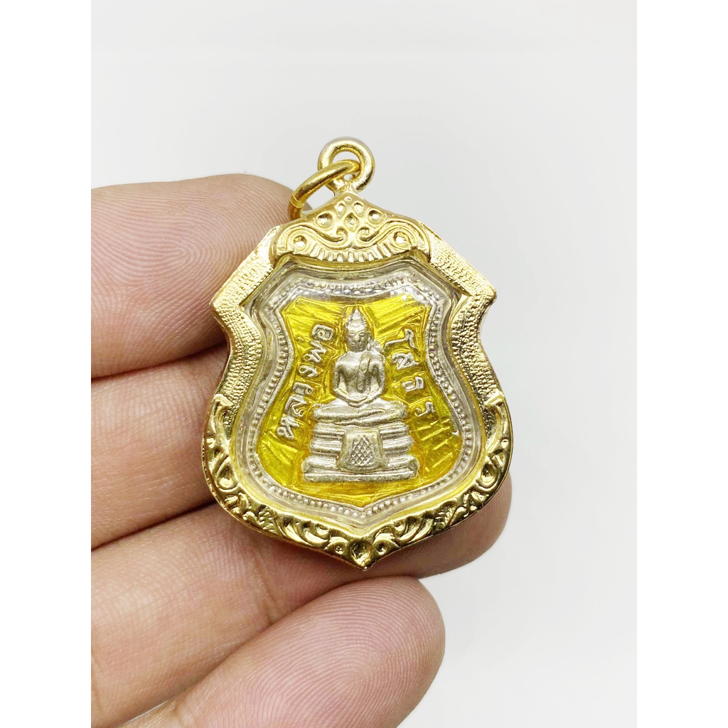 จี้พระ เหรียญอาร์ม หลวงพ่อโสธร วัดโสธรวราราม ปี 2509 ลงยาสีเหลือง พร้อมเลี่ยมกรอบทองไมครอน
