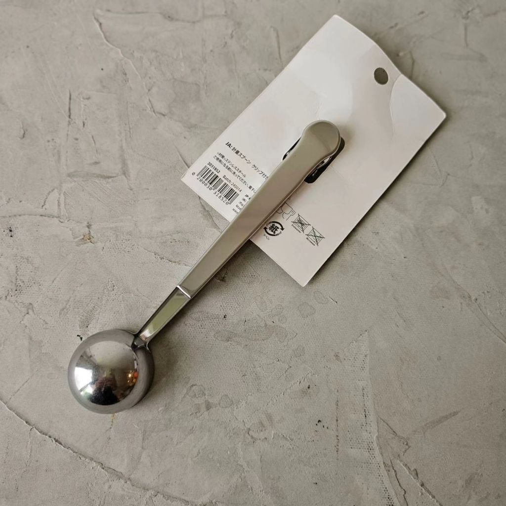 ที่หนีบถุงชากาแฟ มาพร้อมช้อนตัก ของยี่ห้อ Flying Tiger Copenhagen