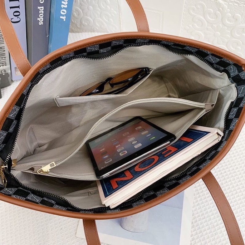 👜พร้อมส่ง👜กระเป๋าสะพายไหล่ หนัง PU เข้ากับทุกการแต่งกาย แฟชั่นเรียบง่าย สำหรับผู้หญิง สะพายได้หลายแบบหลายสไตล์✨