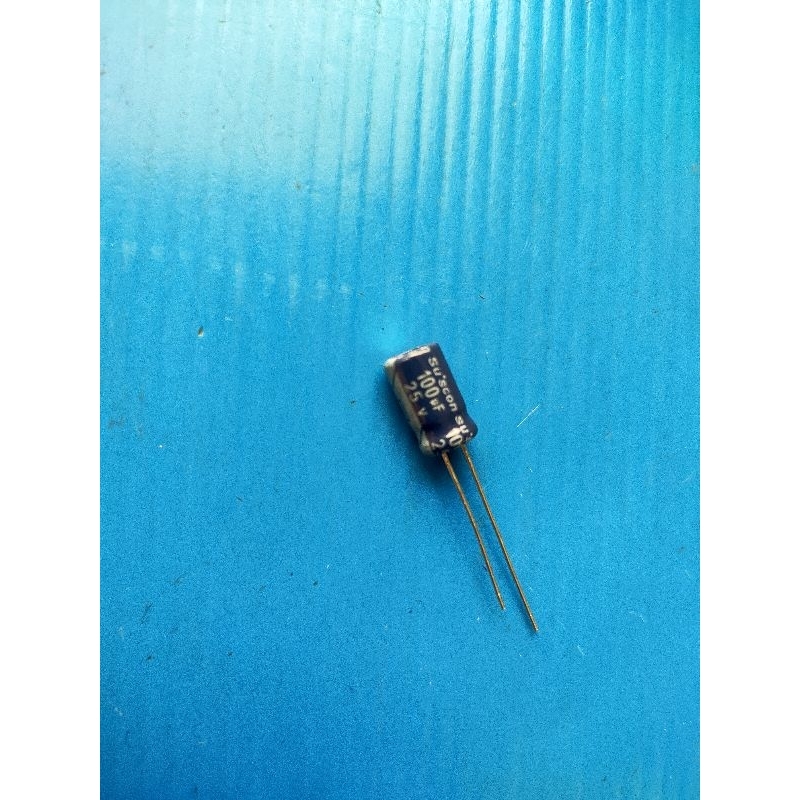 C.คอนเดนเซอร์ 100 uF 25 V