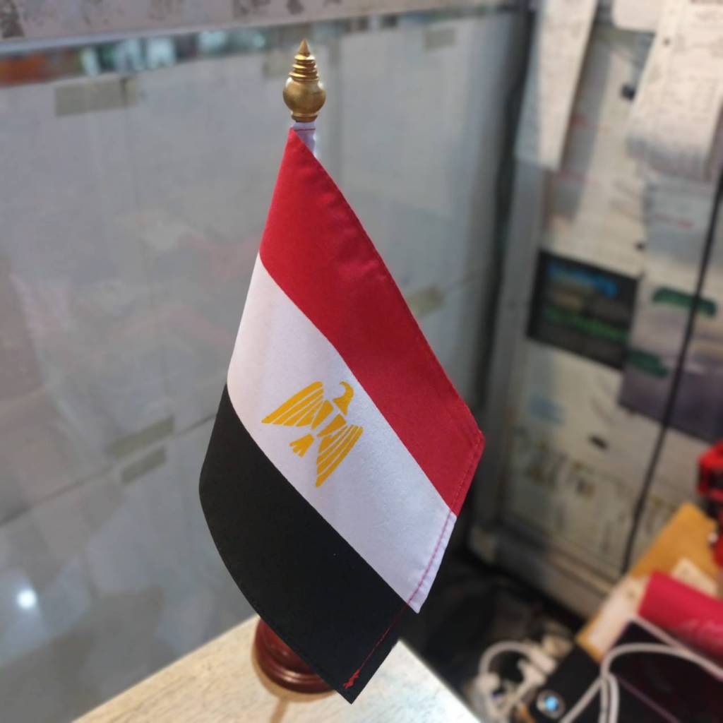 EGYPT อียิปต์ ธง ธงเดี่ยว ธงตั้งโต๊ะ ขนาด 14×20cm เสาขนาด เส้นผ่านศูนย์กลาง 7.5cm สูง 35cm Flag ไรท์