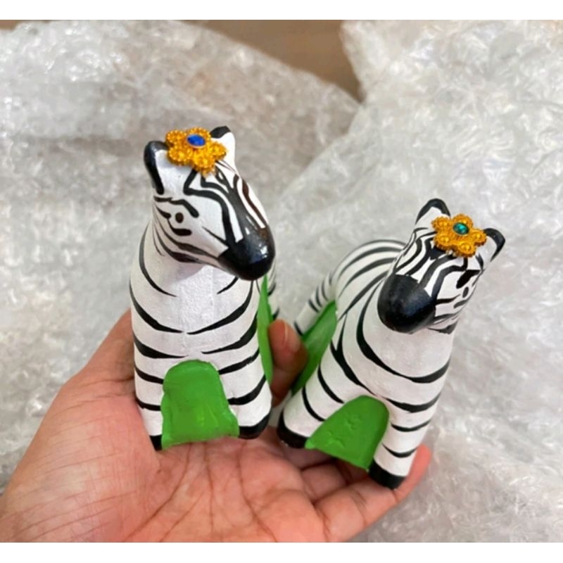 ม้าลายแก้บนม้าลาย ปูนปั้น สูง10cm คู่ละ39 $ ตัวละ20 $ ราคาถูก