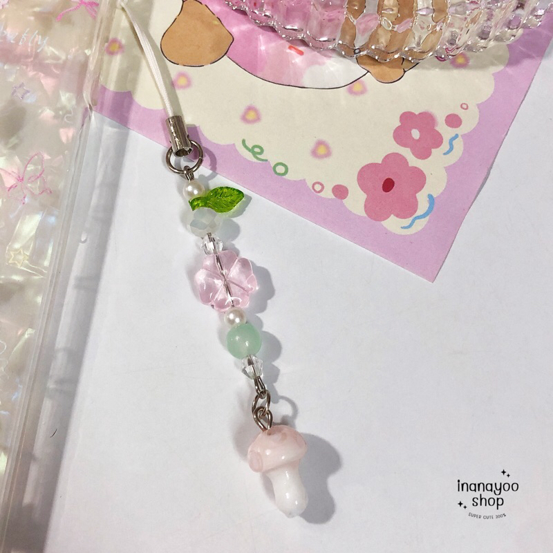 keychain Pink Clover & Mushroom | พวงกุญแจลูกปัด ( ใบโคลเวอร์ชมพู )