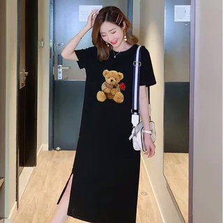เดรสยาว เดรสคลุมท้องลายน้องหมี ดีเทลแหวกข้างตรงชายกระโปรง เนื้อผ้าใส่สบาย ไซร์เล็ก/ไซร์ใหญ่ก็ใส่ได้