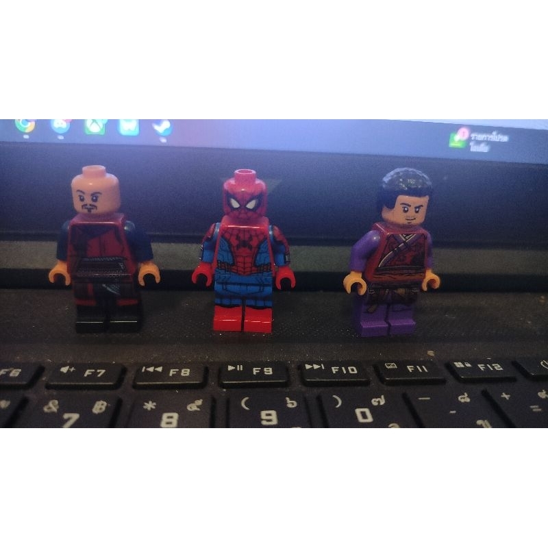 lego-minifigure-marvelมือ2