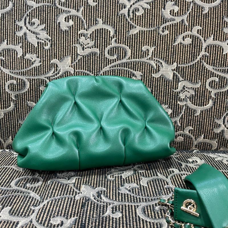 ❌SALE❌โบเตก้า bottega green clutch bag