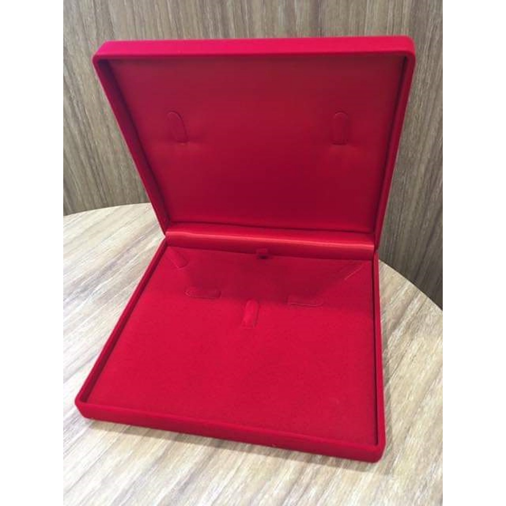 กล่องชุดเครื่องประดับกำมะหยี่สีแดง 16 * 17 * 4cm